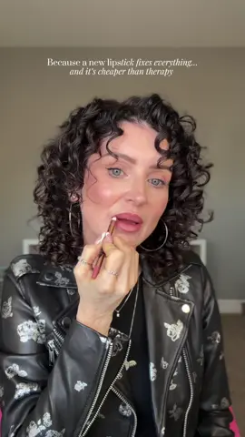 Tell me I’m wrong… 😂💄 Currently my favourite combo! @Charlotte Tilbury liner in Supersize me and lipstick in Rose to fame 🖤 #makeup #makeupover40 #charlottetilburymakeup