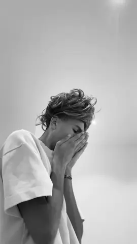 ad || Hij wilde het eigenlijk gatekeepen maar goed, dat is gewoon egoïstisch als je een tandenborstel hebt die - Drie slimme poetsstanden heeft (1 voor : reiniging, gevoelige tanden of whitening) - Een unieke borstelkop met zachte microtrillingen heeft ( voor een frisse mond en gezond tandvlees in slechts één week) - En een slimme poetsdruksensor heeft die rood, wit of groen aangeeft tijdens het @Oral-B Benelux 