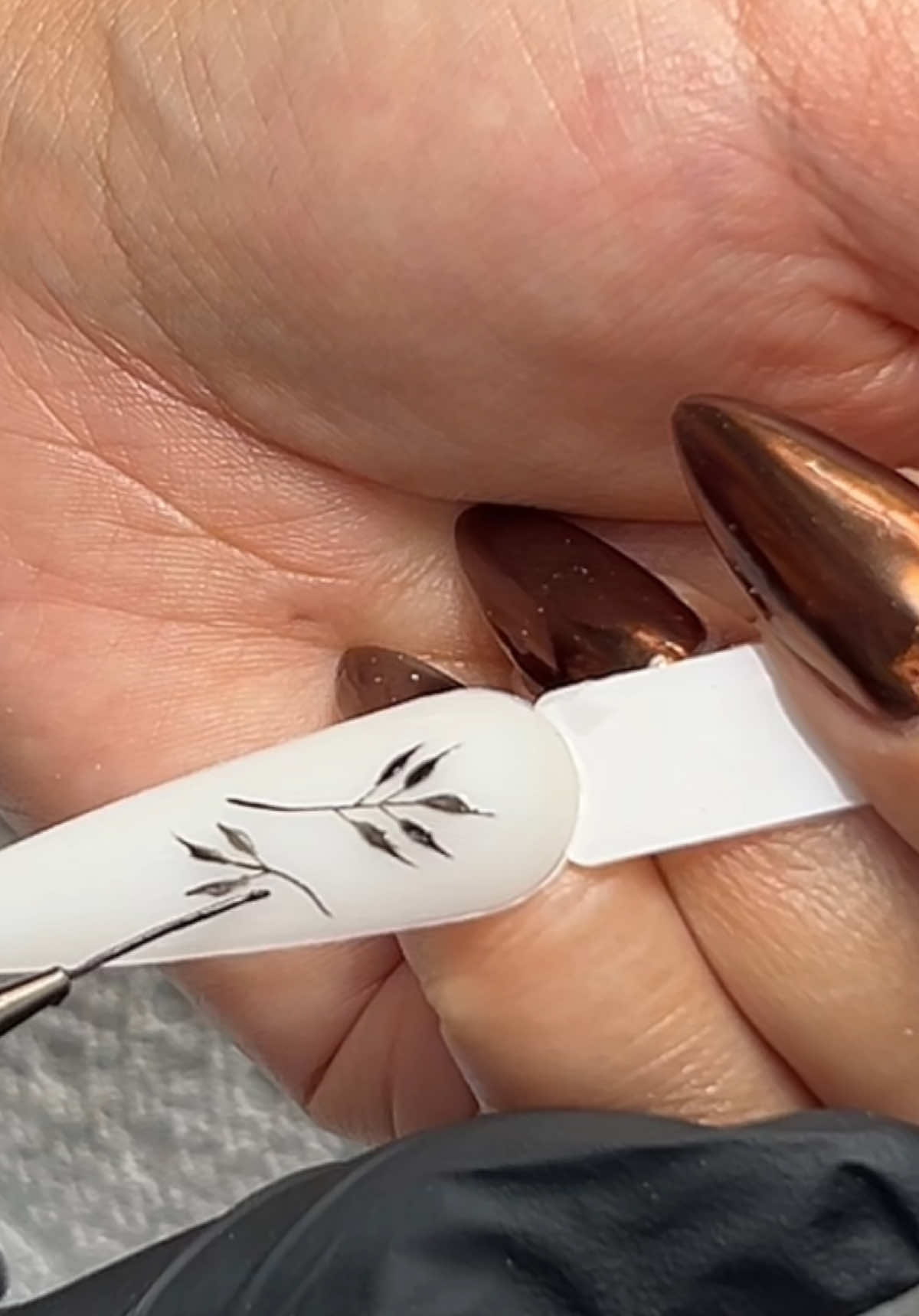 Not a lot of girls get leaves, but these are so cute! #fallnails #fall #leaves #nailart #art