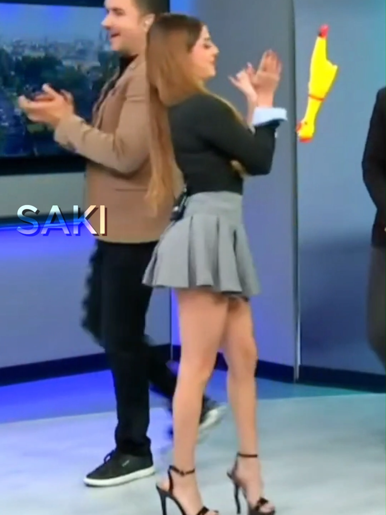 Scarlett Salazar #scarlettsalazar #lachicadelclima #weathergirl #piernas #cuerpazo