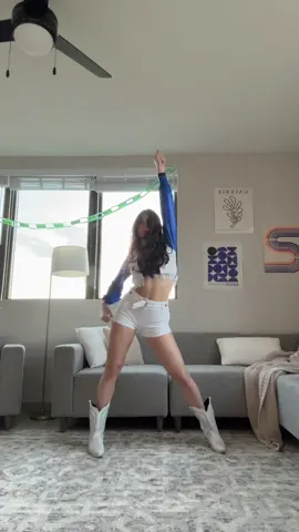 I’m from Dallas by the way⭐️  #dcc #dallas #dallascowboys #dallascowboyscheerleaders #thunderstruck 