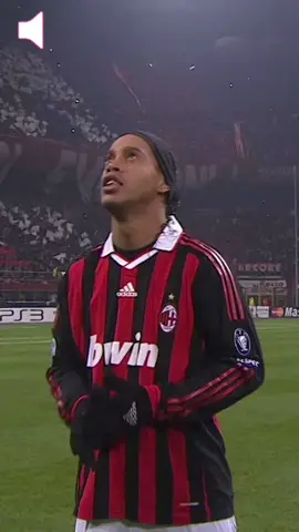 Increíble. Aunque no te guste Ronaldinho, al menos déjale un corazón. Pero si lo amas, escribe por la magia del fútbol.