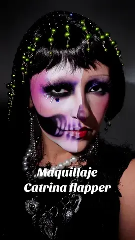 Como me gustan estos maquillajes dios mío  . . . Product breakdown @beautycreations_mx x @rosymcmichael  vol 1 y 2 @beautycreations_mx x @ltorresbeauty 2 @tfit.latam lavander powder @onesize cheek clapper gworly pop @kaleidosmakeup space age prophecy highlighter  @beautycreations.cosmetics color base primer @moiracosmetics.mx strarstruck eyeshadowpot omg @hauslabs Triclone skin tech foundation  @kyliecosmetics power plush long wear concealer  @maccosmetics_mex night moth lip pencil @urbandecaymx glide on 24/7 lip pencil 714 . . . #Makeup #gillianbang #catrina #mua #halloween     