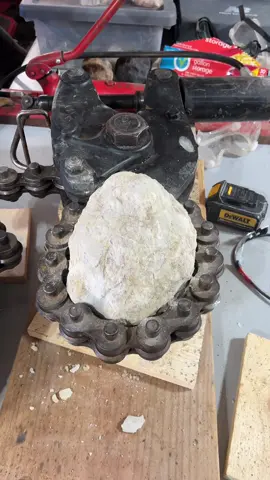 Popping a big old geode from St Francisville Missouri #geodemining #geode #geodecracking #rocks 