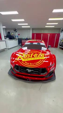 Neste fds tem estreia na @NASCAR Brasil Series! O piloto paranaense Alceu Feldmann Neto irá para a pista a boardo do Mustang #95 nas cores do Relâmpago McQueen! 