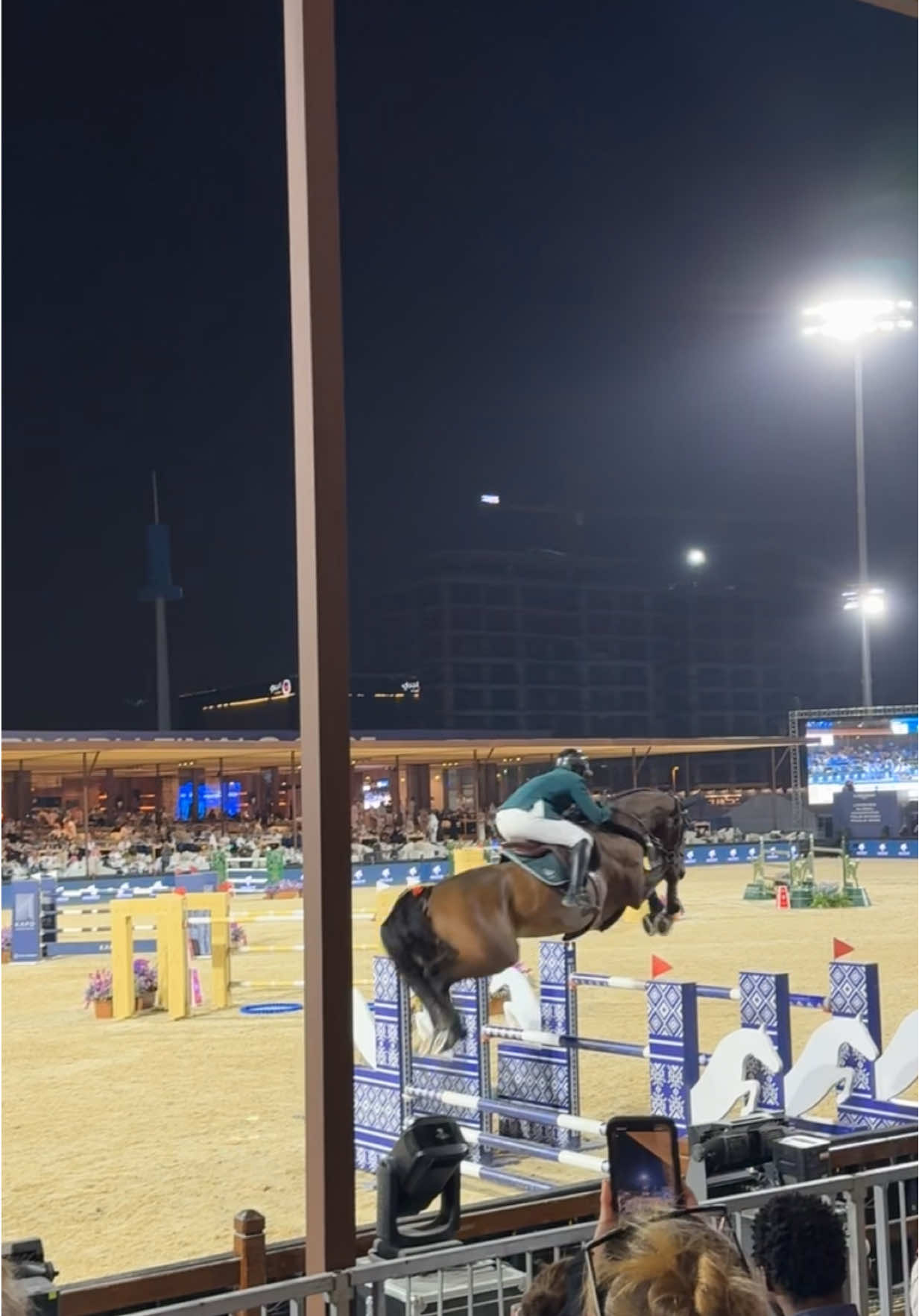 بطولة لونجين العالمية بالرياض 🤩🐎 مدتها ٣ ايام من ٣٠ اكتوبر إلى ١ نوڤمبر  المنطقة مره حلوة وتناسب جميع الأعمار  تقدرون تحجزون التيكيتس من بلاتينيوم ليست..  @Longines Global Champions Tour @بطولة لونجين العالمية @Jump Saudi | قفز السعودية @شركة الفروسية السعودية  #الشعب_الصيني_ماله_حل😂😂 #موسم_الرياض #اكسبلور #fyp #جديد_الرياض 