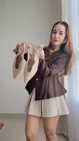 Heels 5cm yang nyaman banget dipakai seharian 💼✨ Tinggi pas buat kerja, jalan, atau daily look tanpa rasa pegal. Bikin kaki terlihat jenjang tapi tetap nyaman dipakai lama 🖤 #HeelsNyaman #DailyStyle #WorkOOTD #gajiansale #PromoGuncang1111