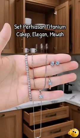 Satu Set Perhiasan Wanita Titanium #perhiasanwanita  #perhiasantitanium #kalungtitanium  #gelangtitanium #cincintitanium 