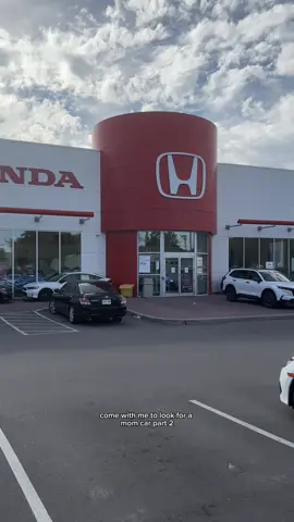 Still on the hunt for my perfect #momcar today we checked out #hondacanada and @Kia Canada #pilot #sorento 