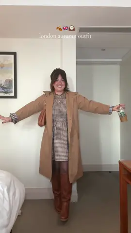 London day 1 outfit for autumn!! 🍂 🇬🇧🕰️ had the best day touring and doing all the things!! #londonoutfit #autumnoutfit #falloutfit #plaiddress 