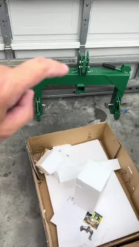 This tractor quick hitch makes life EASY! #tractor #farmlife #tools #tiktokshopblackfriday 