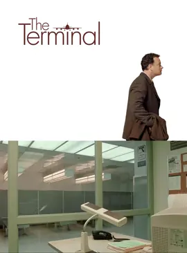 Llaman a Víctor para resolver el caos: un pasajero extranjero está furioso porque no le dejan pasar sus remedios. Con calma y paciencia, Víctor traduce y logra que todos se entiendan, pero Dixon lo frena en seco: “Para entrar eso a Nueva York, necesita un formulario”. El orden ante todo, aunque no siempre con corazón #TheTerminal #TomHanks #StevenSpielberg #CineViral 