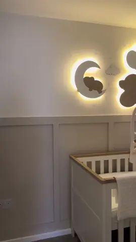 Transformando cantinhos em sonhos com achadinhos de iluminação para o quarto do bebê 💡🍼 Porque cada luzinha conta uma história de amor e aconchego 💖 #AchadinhosDeLuz #QuartinhoDosSonhos #Viralize #DecoraçãoBebê