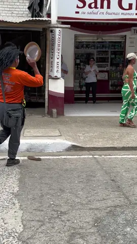 #humor #ecuador🇪🇨 #imitando #desfile #parati #lomasviral