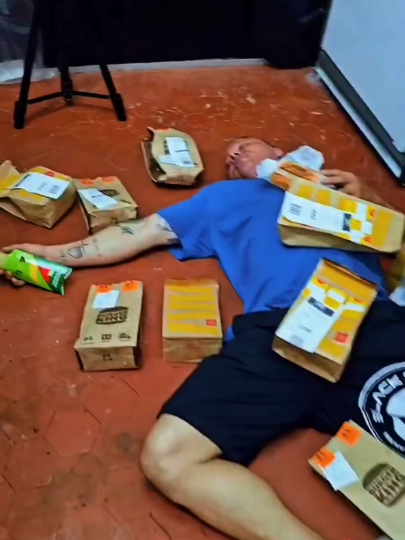 Nada melhor que aquele lanche gostoso pra quebrar a rotina 😋🔥 Bora matar a fome com estilo e sabor! 🍔✨ #lanchedodia #foodtiktok             #ifood #burgerking #mcdonald 