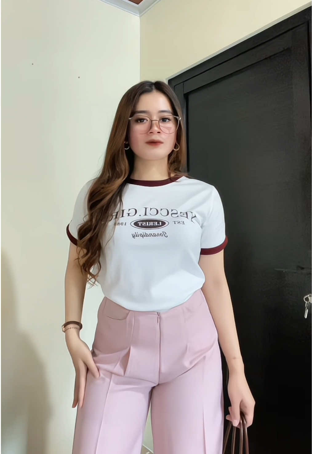 Sukak bgt, cocok buat daily😍 bahannya halus🥰  #atasanwanita #kaosdaily #kaoskekinian 
