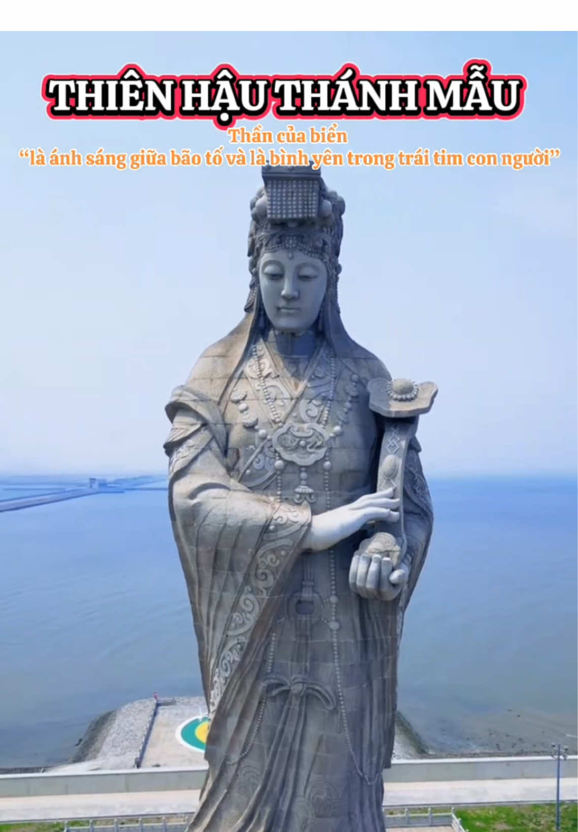 Người ta kể rằng… Giữa bờ biển Mê Châu, Quảng Đông – có một tượng Thiên Hậu Thánh Mẫu cao 42,3 mét, hướng mặt ra đại dương mênh mông. Người dân tin, bất cứ con tàu nào ra khơi dưới ánh mắt của Ngài… đều được che chở bình an trở về. Và mỗi khi sóng lớn nổi lên – người ta thấy bóng dáng Mẹ Biển hiện trong màn sương… Thiên Hậu không chỉ là tượng đá – mà là niềm tin giữa đại dương. 🌊✨#china #buddha #phatphapnhiemmau #phatphap #trungquoc 