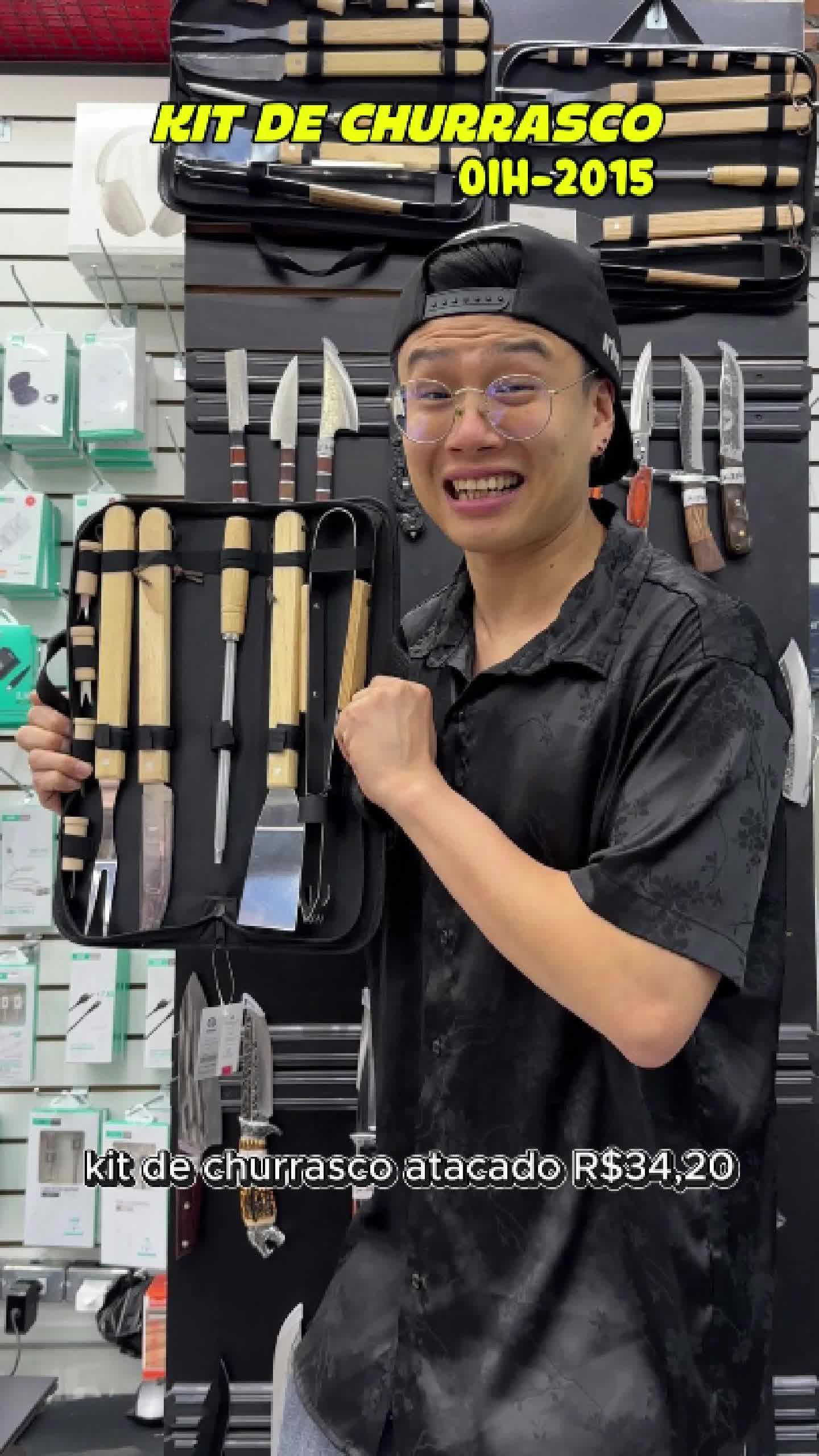 Quer ficar por dentro das promoções e vender muito na Black Friday? 🤑🔥 Então vem conhecer a Loja 99 aqui na Galeria Pagé Brás! Produtos com preço do atacado pra você lucrar MUITO 🚀💥 Vem garantir seu estoque! 🛍️⚡ @99_graus_distribuidora #BlackFriday #AtacadoSP #GaleriaPageBras #Loja99 #AchadinhosDoBrás #VenderMais #AtacadoERevenda #Promoção