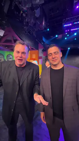 Hoy en el #UPFrontTelevisaUnivision presentamos lo que nos llevará a vivir una nueva era del deporte y la emoción ⚽🌎 TelevisaUnivision será la emisora oficial de la Copa Mundial de la FIFA 2026 🏆 El futuro se juega aquí 👇🏻 !Y además a bailar con #ShakiraEnTelevisa! 💃 #AndrésVaca #DavidFaitelson @TUDN 