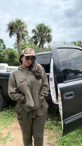 chilly Florida days in the coziest set from @Salty Mermaid Swim 🐊🌴💗 #saltymermaid #floridalife #fallinflorida #falloutfits #cozyathome 