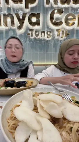 Habis dapat tf an yaa di jajanin lahh 🤣🤣 #tren #fyppppppppppppppppppppppp #dinner #makan #foryoupage @momoru 