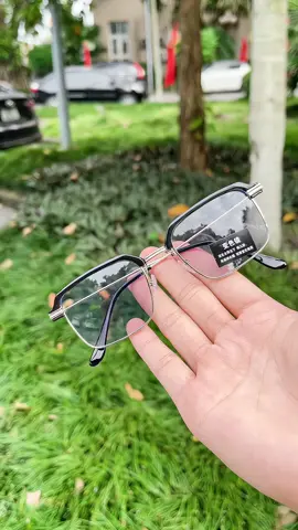 Kính đổi màu thời trang đi nắng đi đường đẹp xinh #kinhthoitrang #kinhdoimau #kinhram #kinhchongtiauv #matkinhtieudu 