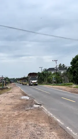 opo iki seng jenenge wira wiri bayaran🫣😂#trukmaniaindonesia #sawitontiktok #fyp #trukkalimantan @𝚆𝚊𝚑𝚢𝚞 @affanputra @FRD.TOLE @Fajar @M A S D O N Y⚡  @𝙄𝙠𝙝𝙨𝙣  