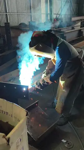 អ្នកផ្សារផ្សែងហ៊ុយជុក