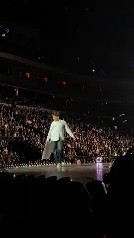 This DIVA with @Katy Perry on stage ✨ | #katyperry #lifetimestour #prague #live #concert 