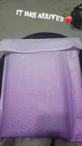 My copy/shelf trophy of Raven Minder by  @authorlindsaycummings  has arrived...Its on KU and There's also a beautiful paperback available too..Its A Must Read. 🐦‍⬛ #fantasybooks #indiebooks #bookaholic #ravenminder 