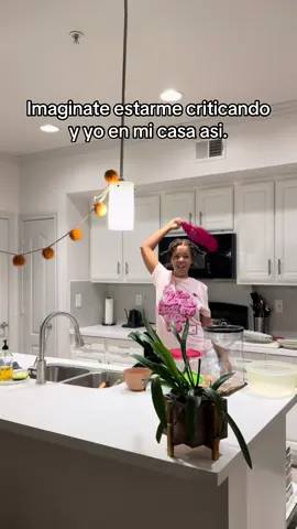 VIVI TU VIDAAAAAAA QUE YO SOY FELIZ CON LA MIA!!!!! Con mis pedos y todo… Dios resuelve. #catracha 