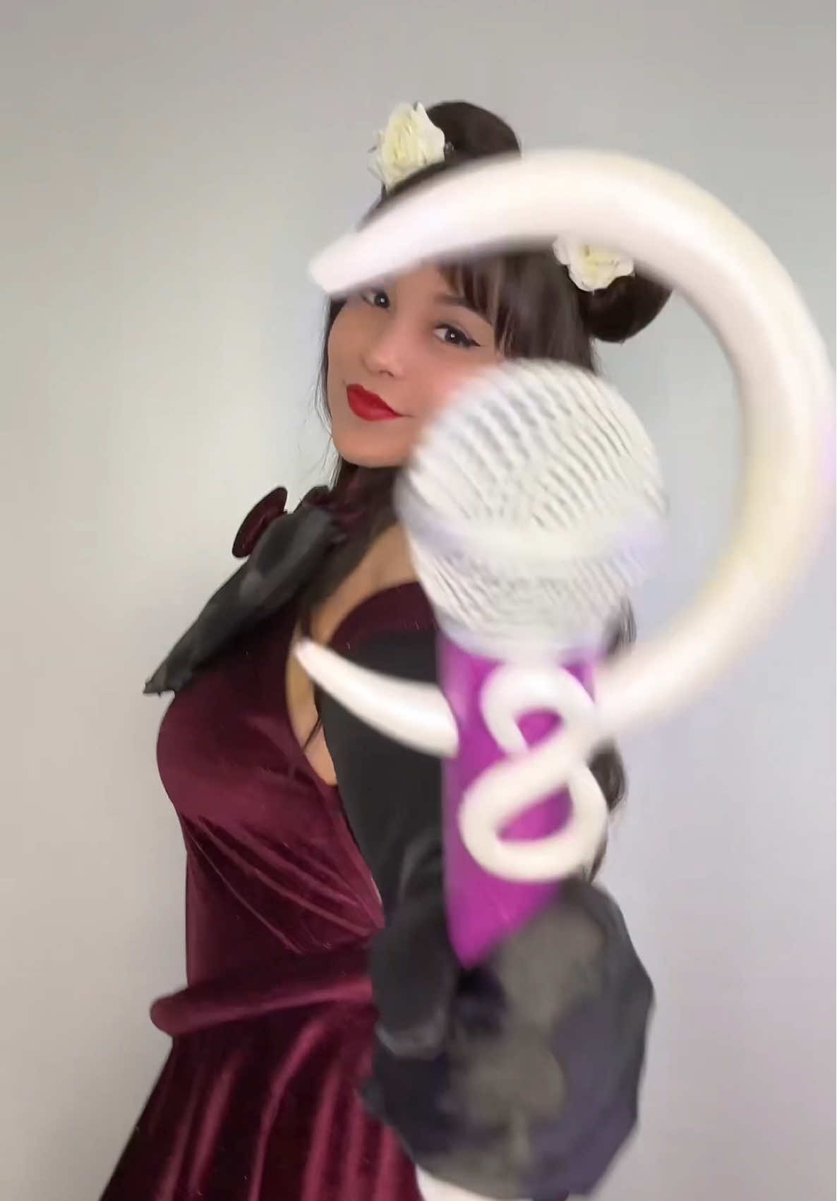 Sailor Selena está buscando un chico del apartamento 512 🚪💜🌙 #sailormooncosplay #sailormoon #selenaquintanillaperez🌹 #halloweencostume #halloweenideas 