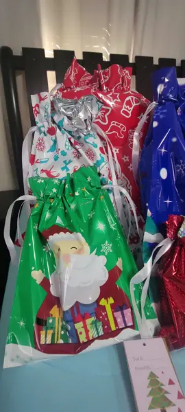 Cada dia tenemos que facilitarnos la vida y comprando estas bolsas de navidad es una buena manera #caryysusazon😚😚😚😚😚 #chrlstmas #ralphlaurenchristmasdecor #coolgiftwrap #dealsforyoudayschristmasgiftshalloweengifts