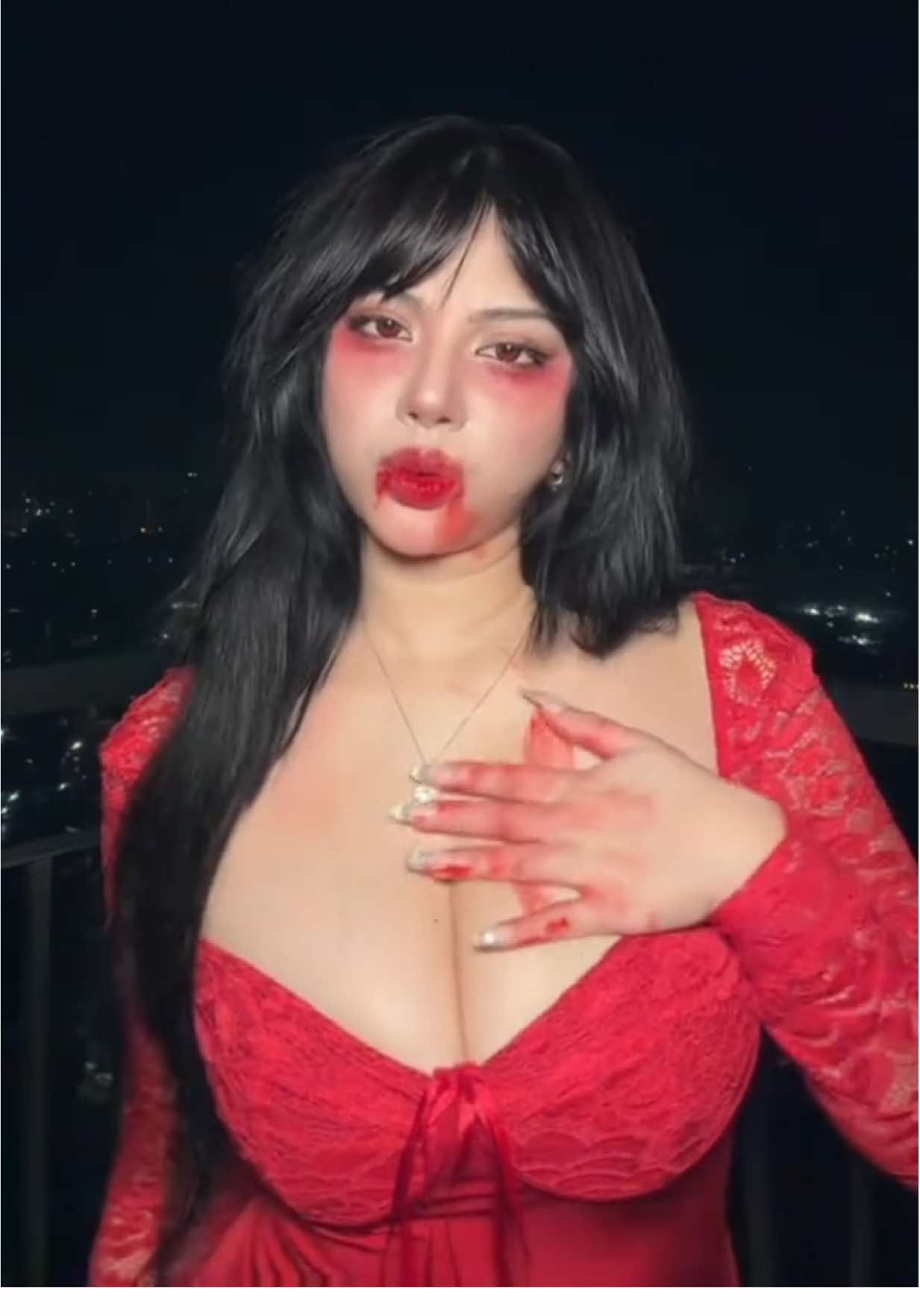 INVITE ME IN🦇 #fakeblood #vampire #halloween 