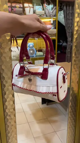 Pelajar juga full senyum kalau tau harga tasnya cuman segini  #taselempangwanita #shoulderbagwanita #handbagwanita #taswanitaelegan 