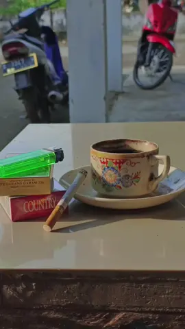 Sak sruputan gek mangkat makaryo jie☕⛅ #kopi #kopihitam #kopipagi #kopipagistory #kangkopipait 