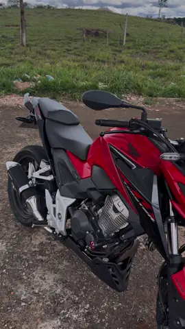 Aqui berra em 🤤🔥 . . . #foryou #244 #viralvideos #cb300f #motos 