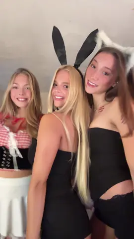 happy hallows eve hehe 😜   #halloween #collegehalloween #halloweekend 