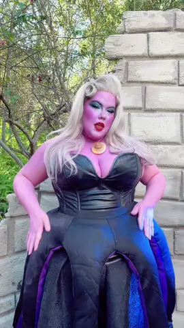 who wants to give up their voice for me 🫧✍️ this make up and hair only took me 2 hours… i need to make a full Ursula gown next #littlemermaid  @Disney Studios 