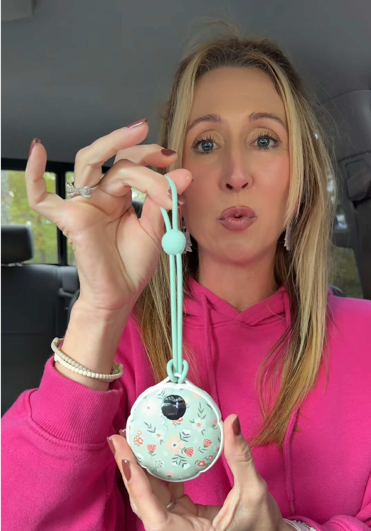 My hands hate the winter time! This will be in my pocket at all times this year! #fyp #handwarmers #christmasgift #christmastok #frsara 