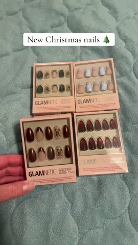#pressons #pressonnails #nailsets #snowedin #christmasnails 