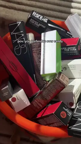 can’t take just one 🤭  #halloween #halloweenmakeup #relatable #IPSY 