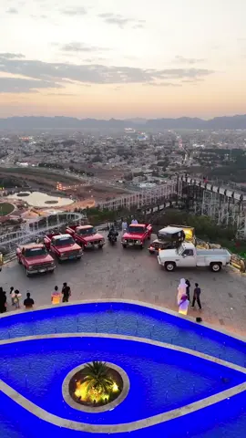 مسآء الخير من مطل حاتم الطائي منتزه السمرا وقت الغروب تجمع القروب ب المطل وتصوير ب الدرون 📸❤️ . #قروب_جموس #كلاسيك #جبال_حايل #حايل #مطل_حاتم_الطائي 