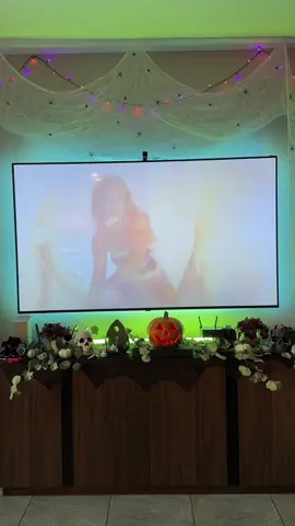 HALLOWEEN PARTY LOADING…