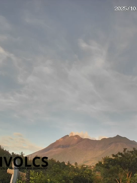 LOOK: Time-lapse footage shows a minor phreatic eruption at the summit crater of Kanlaon Volcano from 6:30 AM to 6:37 AM this Friday, October 31, 2025, according to PHIVOLCS. Alert Level 2 prevails over Kanlaon Volcano. Courtesy: DOST-PHIVOLCS