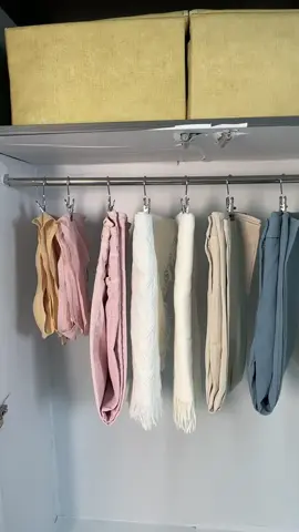 The genius way to make the clothes organization easier 🤟👖🖤#tiktokmademebuyit #foryoupage #fyp #clip #hook #hanger #organizer #clothesorganization #wardrobeessential #wardrobestylist #closetorganization 