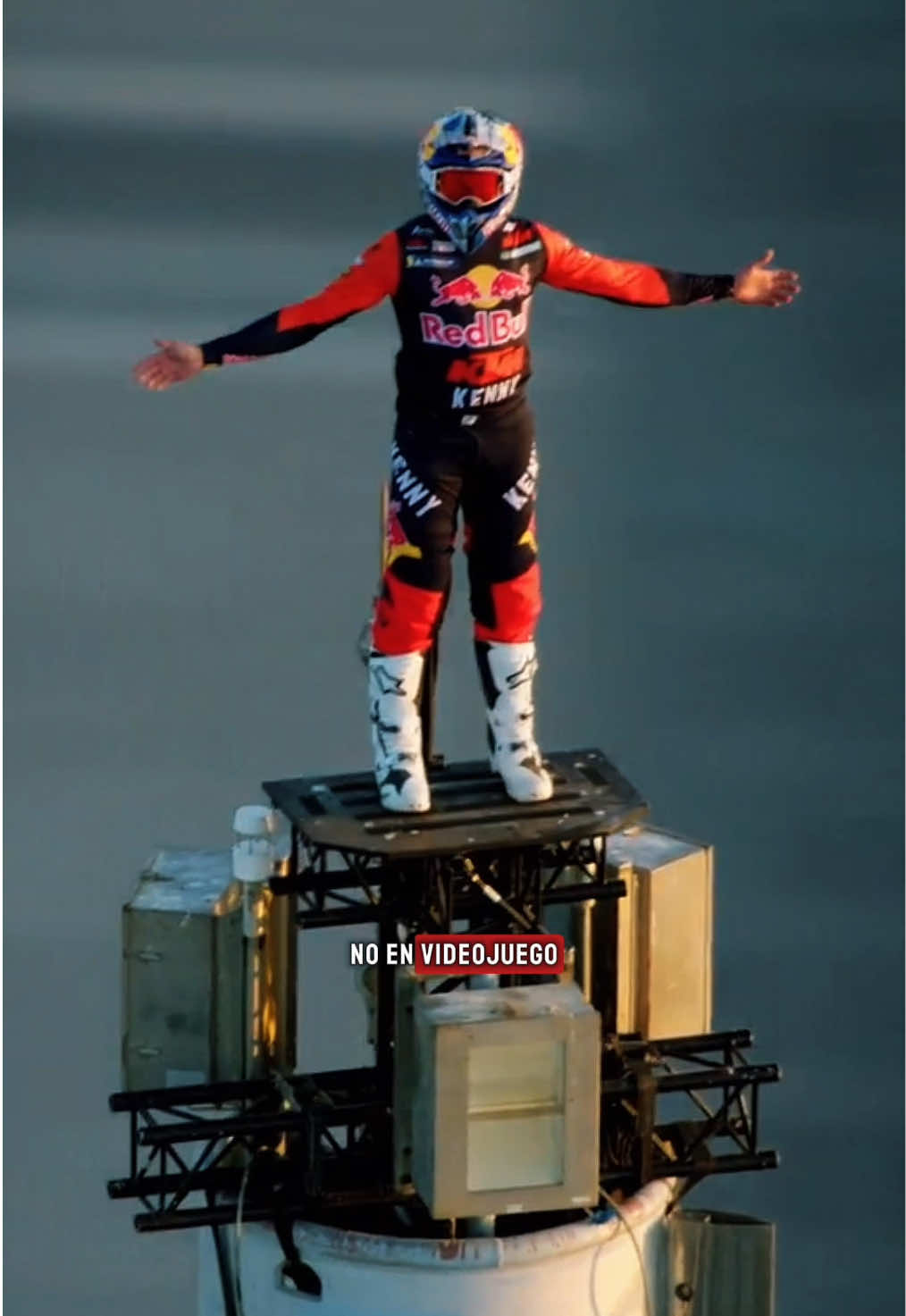 El Hombre Que Subió Hasta La Cima Del Burj Khalifa Con Una Moto #burjkhalifa #dubai #redbull 