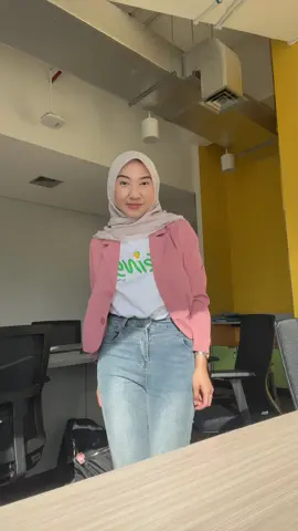 day 1 pake baju #tring tiap jumat