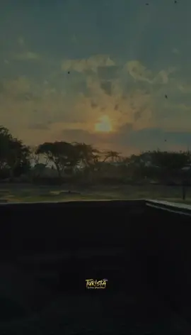 #Caplyric #CapCut  me miro en el espejo y en caliente da el reflejo  #losdareyesdelasierra🤠 #rolitaschidas🎶🎧  #paratiiiiiiiiiiiiiiiiiiiiiiiiiiiiiii 