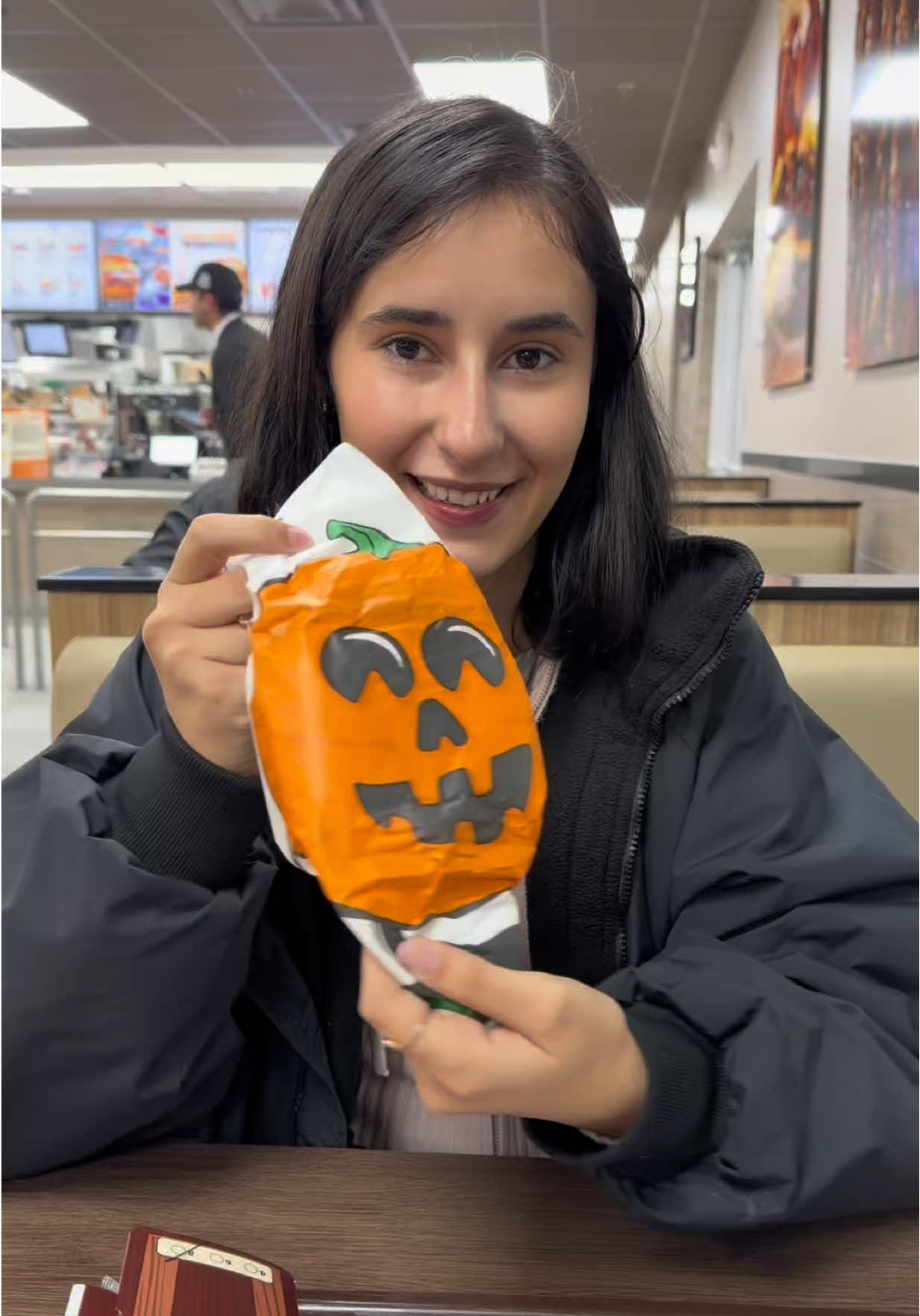 VAMOS COMIGO PROVAR O COMBO DE HALLOWEEN DO @Burger King BR @Burger King 👻🎃 #burgerking #halloween #hamburger #combo #provando 